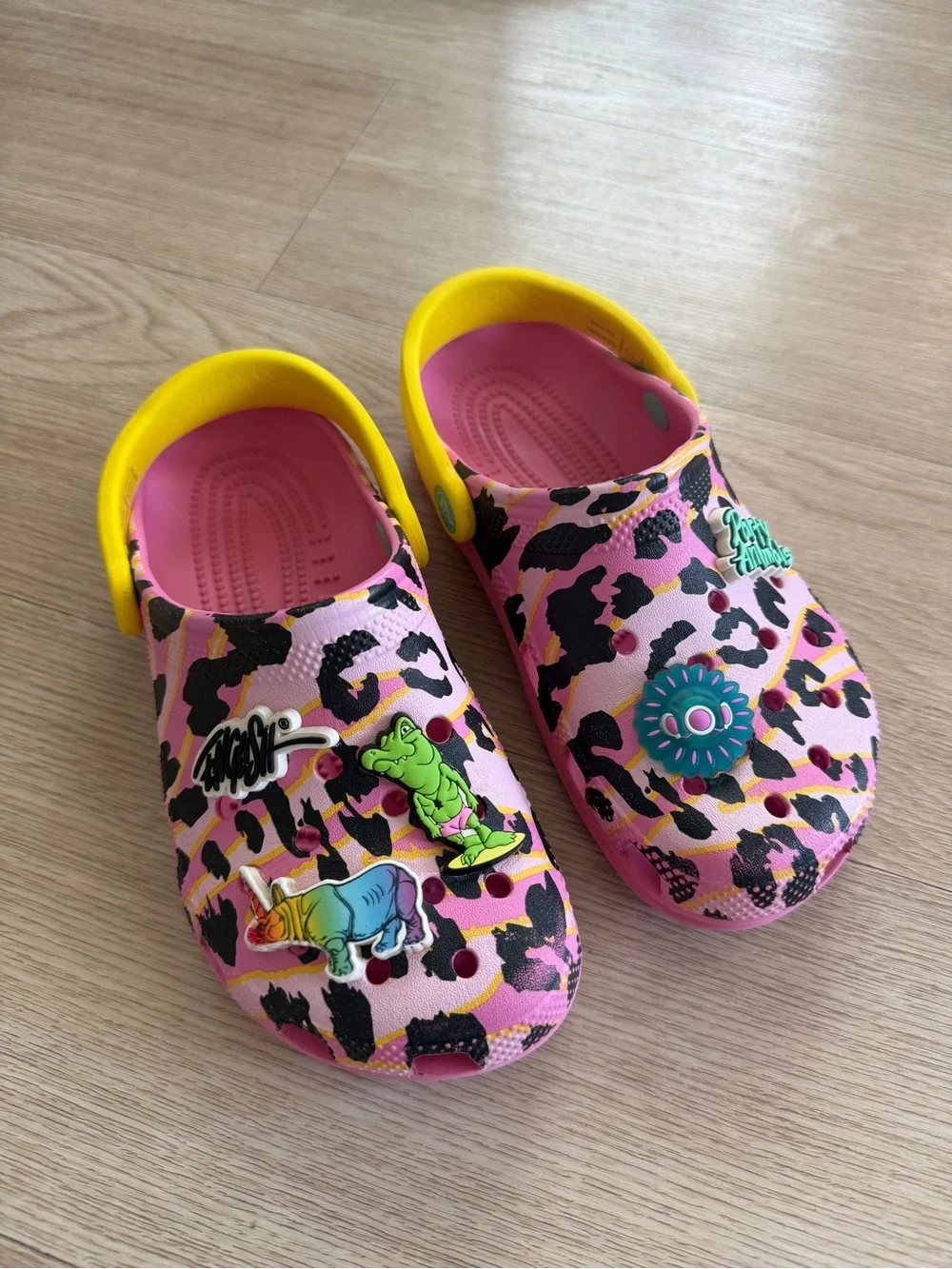 Crocs x Ron English Party Animal Clog Kids Sz J4 Pink Leopard w Jibbitz Light Up